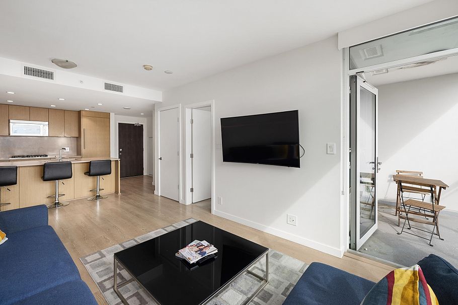 810 125 E 14th Street North Vancouver, BC - 12