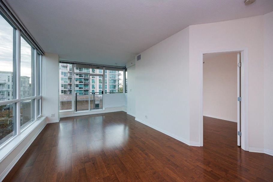 501 138 E Esplanade North Vancouver, BC - 2
