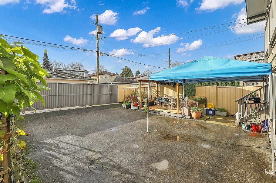 2624 Kitchener Street Vancouver, BC - 38