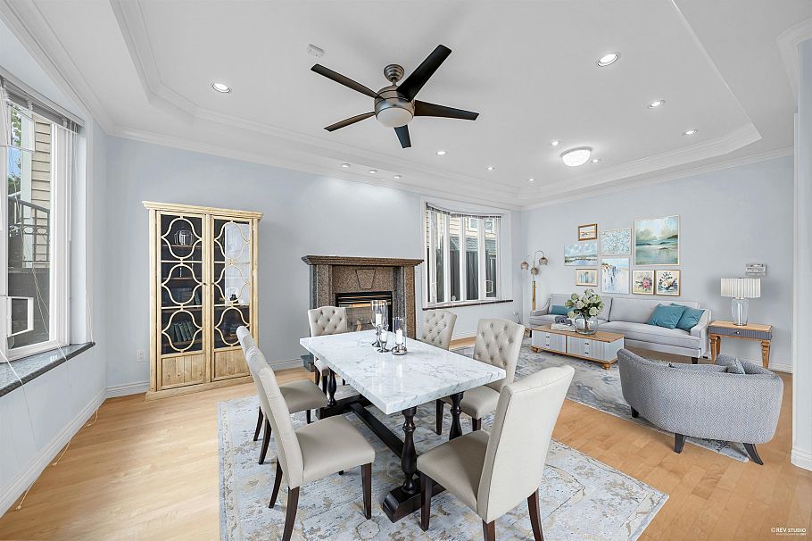 213 W 28th Street North Vancouver, BC - 1