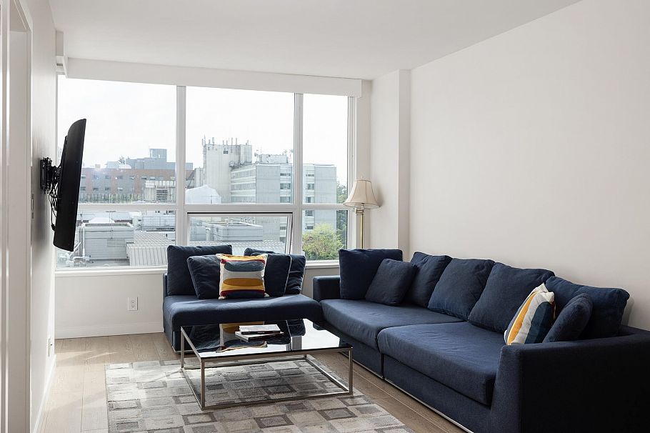 810 125 E 14th Street North Vancouver, BC - 10