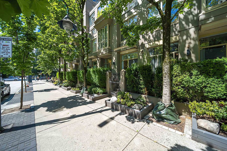 983 Richards Street Vancouver, BC - 30