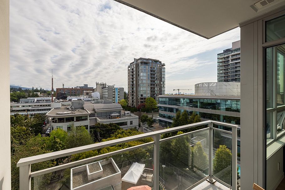 810 125 E 14th Street North Vancouver, BC - 18