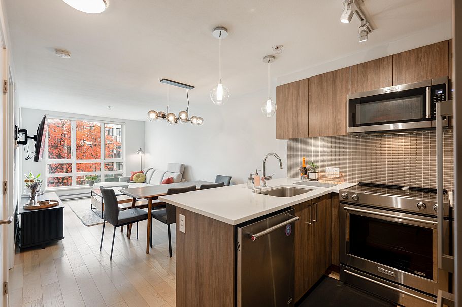 406 2477 Carolina Street Vancouver, BC - 2