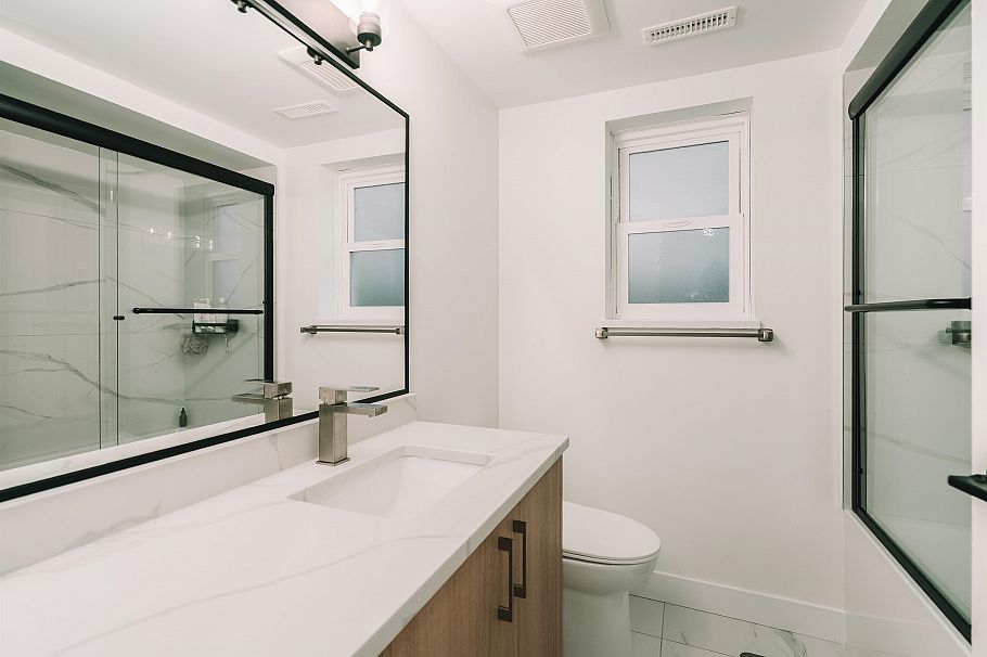 5885 Sherbrooke Street Vancouver, BC - 24