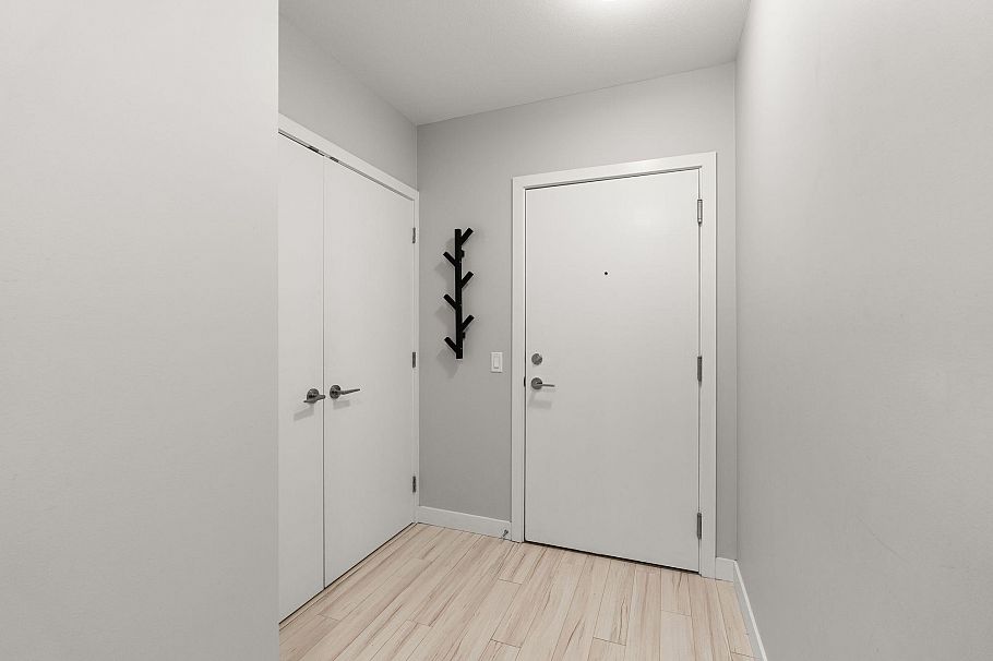 207 111 E 3rd Street North Vancouver, BC - 25