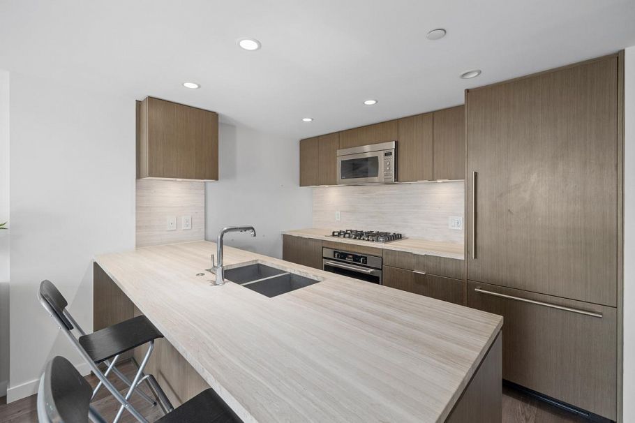 610 125 E 14th Street North Vancouver, BC - 11