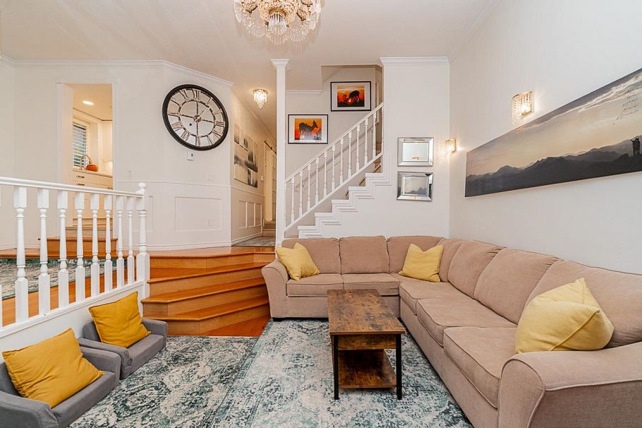 109 216 E 6th Street North Vancouver, BC - 2