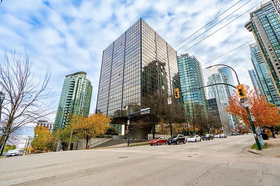 906 1333 W Georgia Street Vancouver, BC - 2