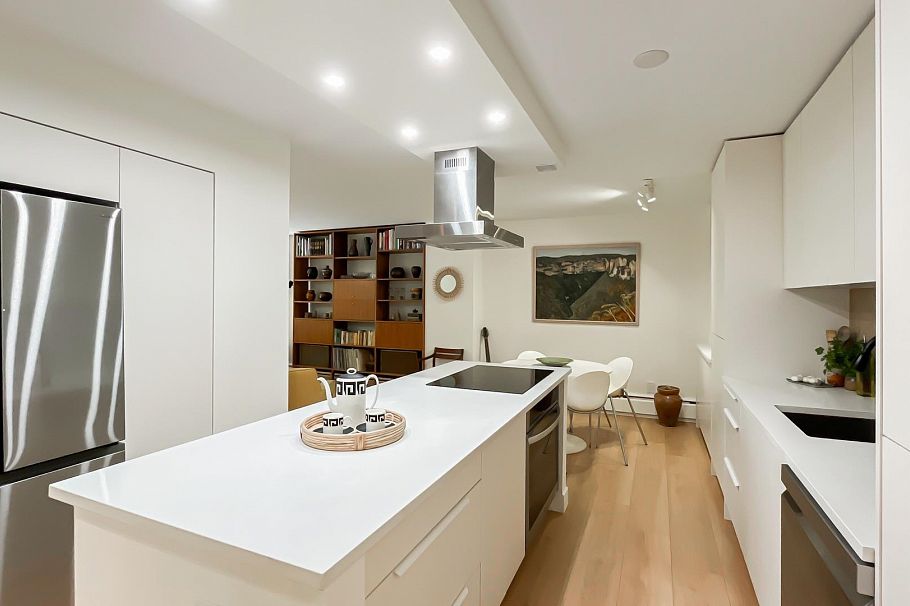 102 2016 Fullerton Avenue North Vancouver, BC - 2