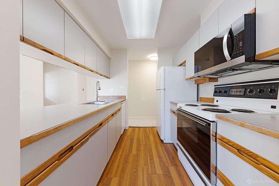 301 3421 Curle Avenue Burnaby, BC - 12