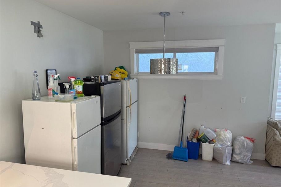 2681 E 41st Avenue Vancouver, BC - 3