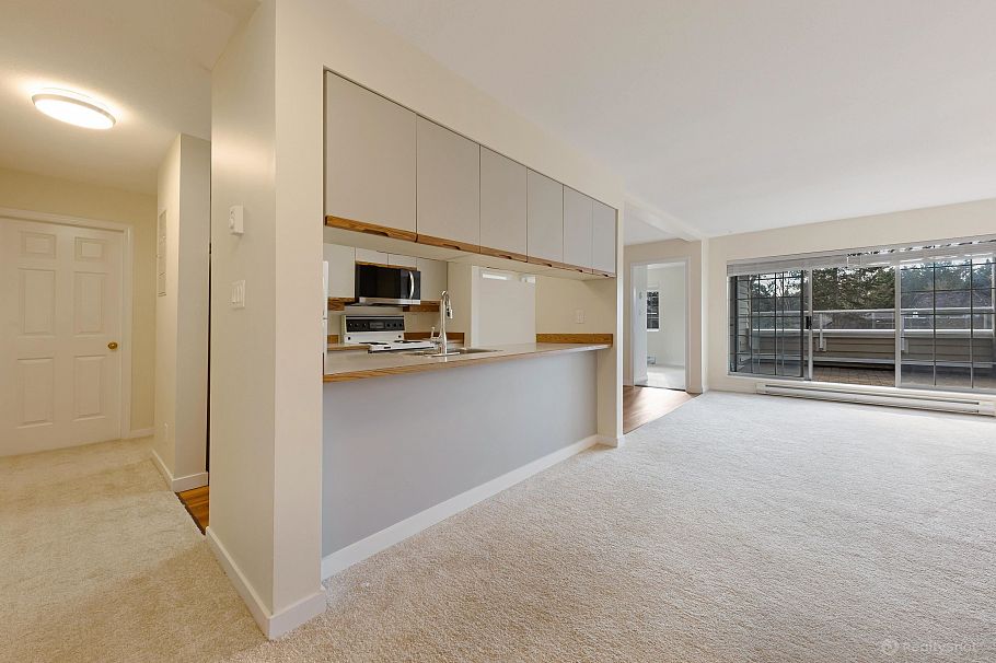 301 3421 Curle Avenue Burnaby, BC - 4