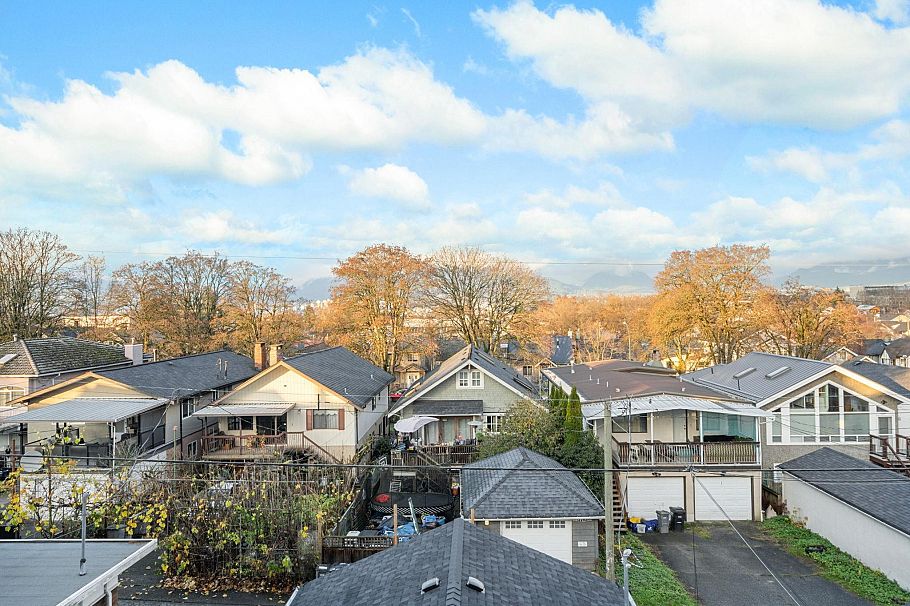 2 2247 Parker Street Vancouver, BC - 24