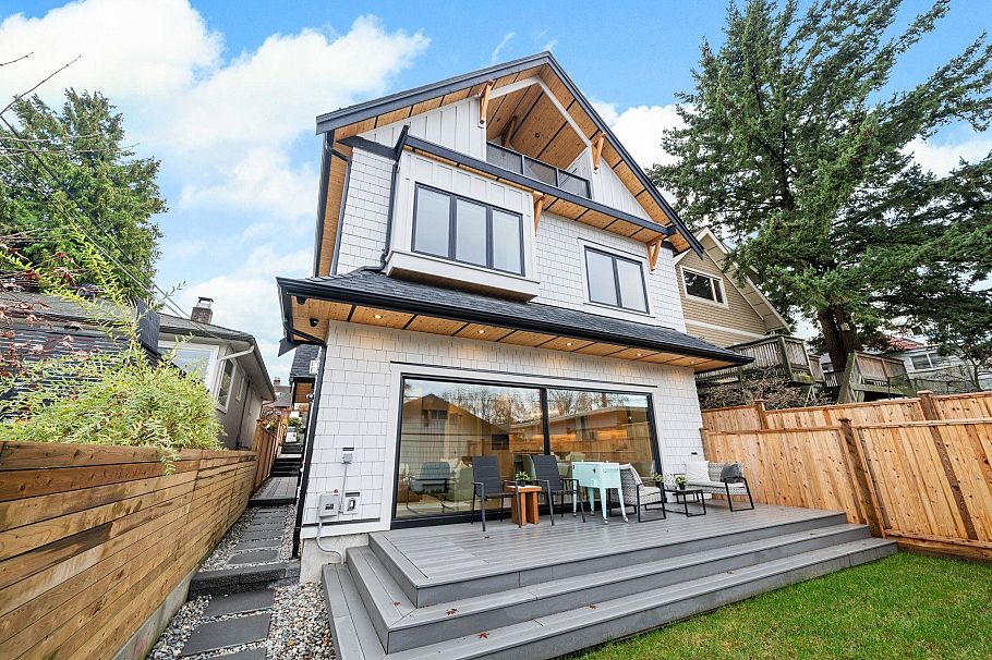 2 2247 Parker Street Vancouver, BC - 27