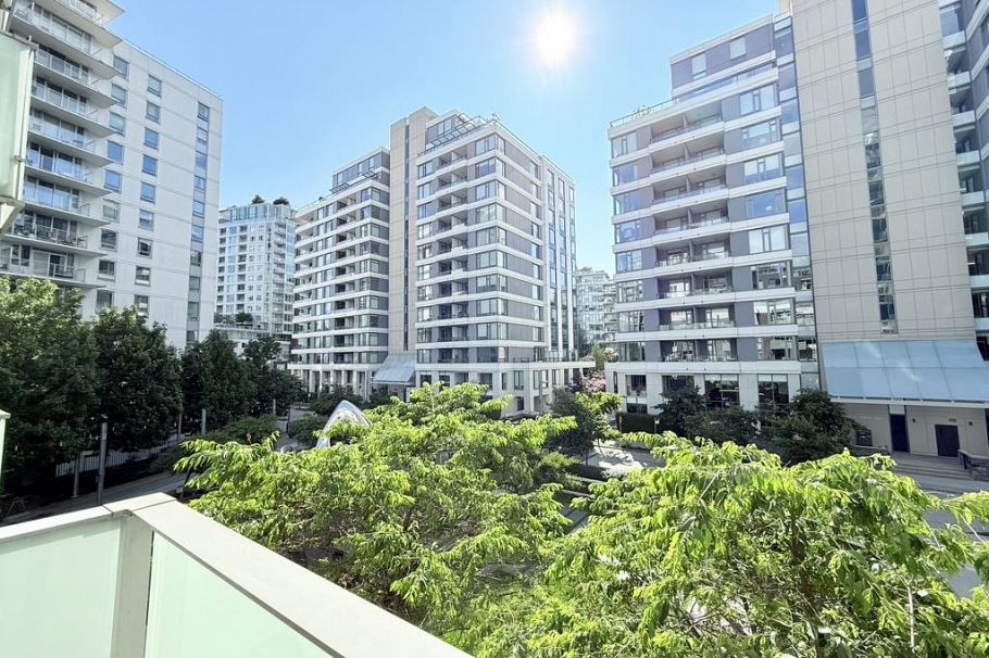 313 1661 Quebec Street Vancouver, BC - 5