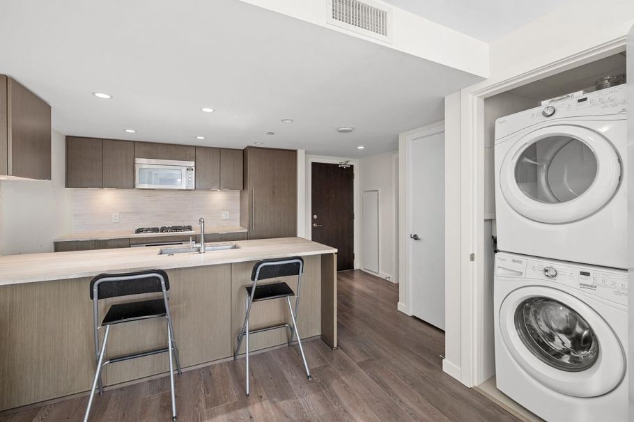 610 125 E 14th Street North Vancouver, BC - 17