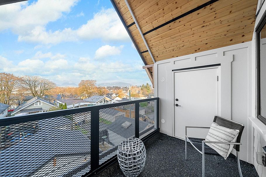 2 2247 Parker Street Vancouver, BC - 23