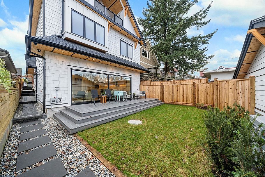 2 2247 Parker Street Vancouver, BC - 26
