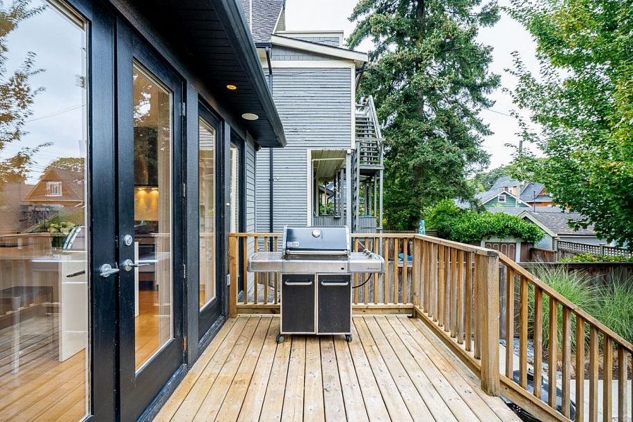 33 E 22nd Avenue Vancouver, BC - 34