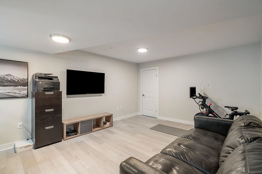 625 Seymour Court North Vancouver, BC - 27