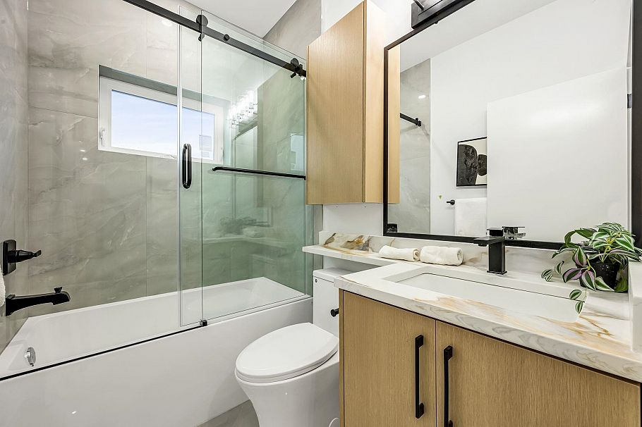 2827 Dundas Street Vancouver, BC - 14