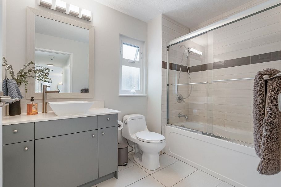 625 Seymour Court North Vancouver, BC - 20