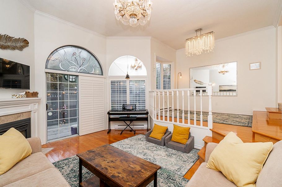 109 216 E 6th Street North Vancouver, BC - 3