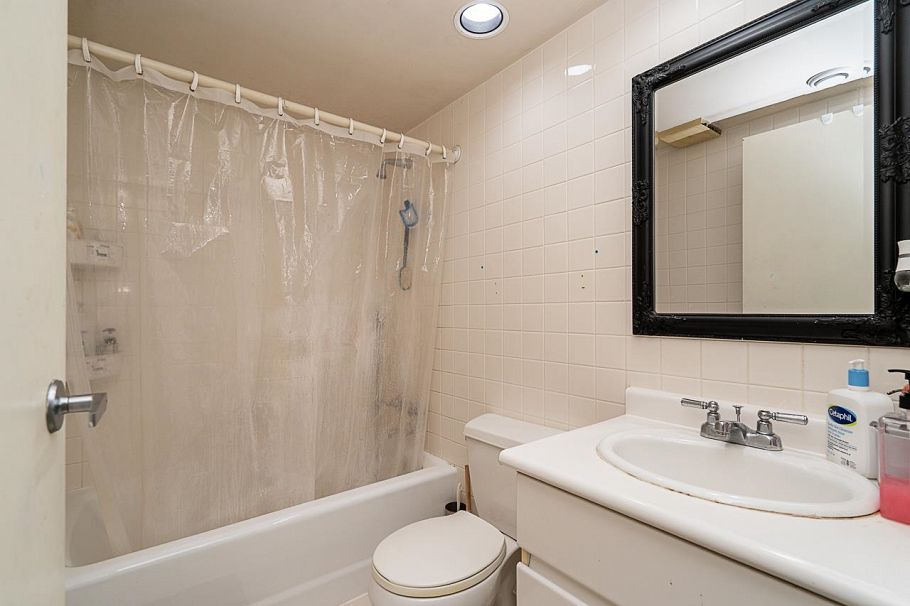 2443 W 47th Avenue Vancouver, BC - 23