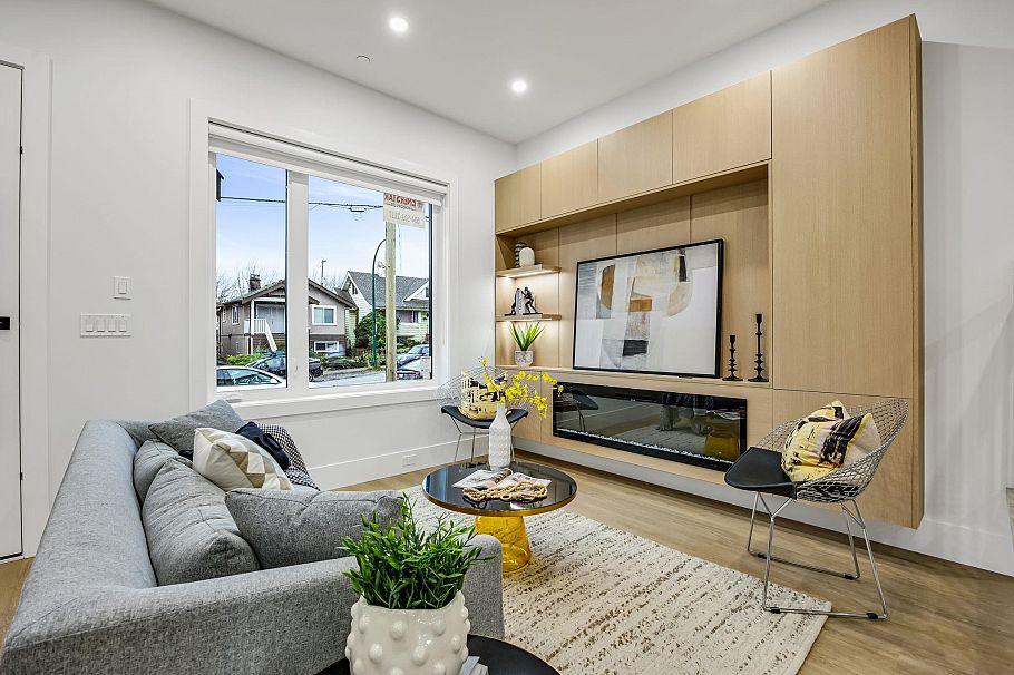 2827 Dundas Street Vancouver, BC - 2