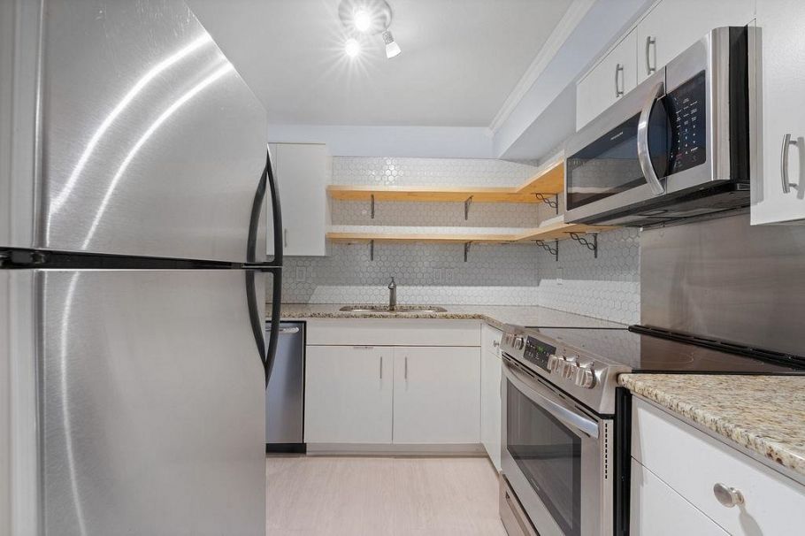 203 1665 Arbutus Street Vancouver, BC - 3