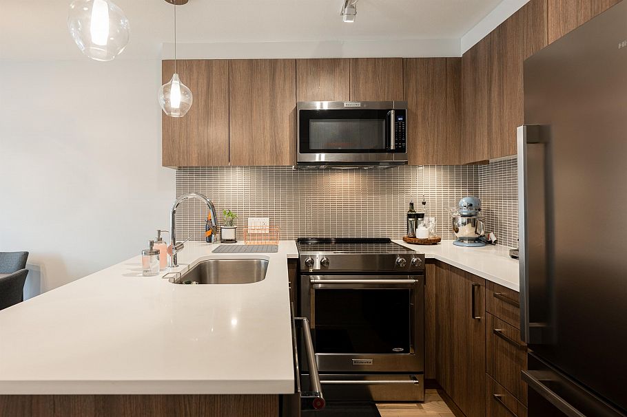406 2477 Carolina Street Vancouver, BC - 3