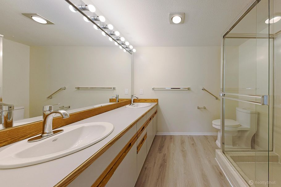 301 3421 Curle Avenue Burnaby, BC - 19