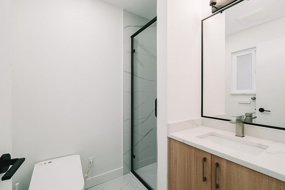 5885 Sherbrooke Street Vancouver, BC - 16