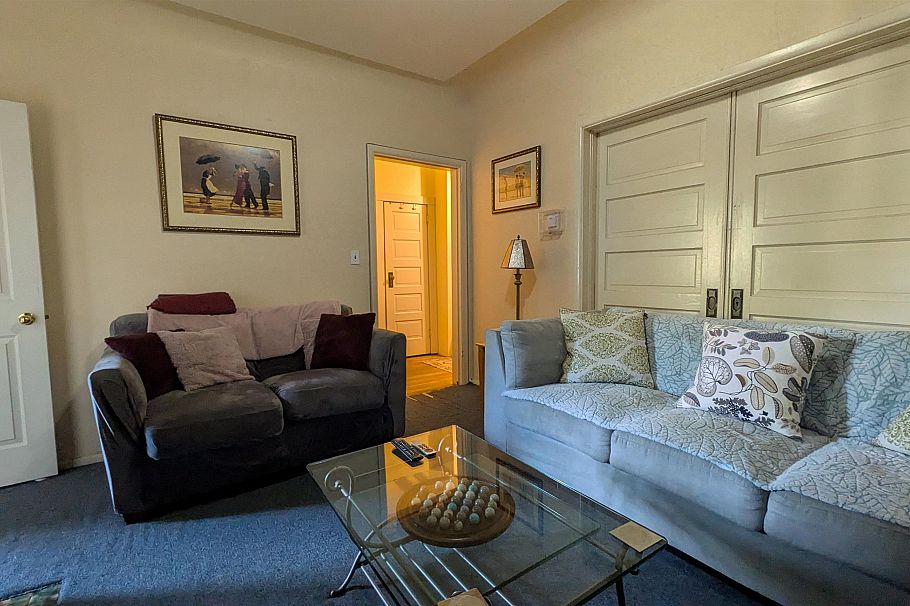 345 W 11th Avenue Vancouver, BC - 5