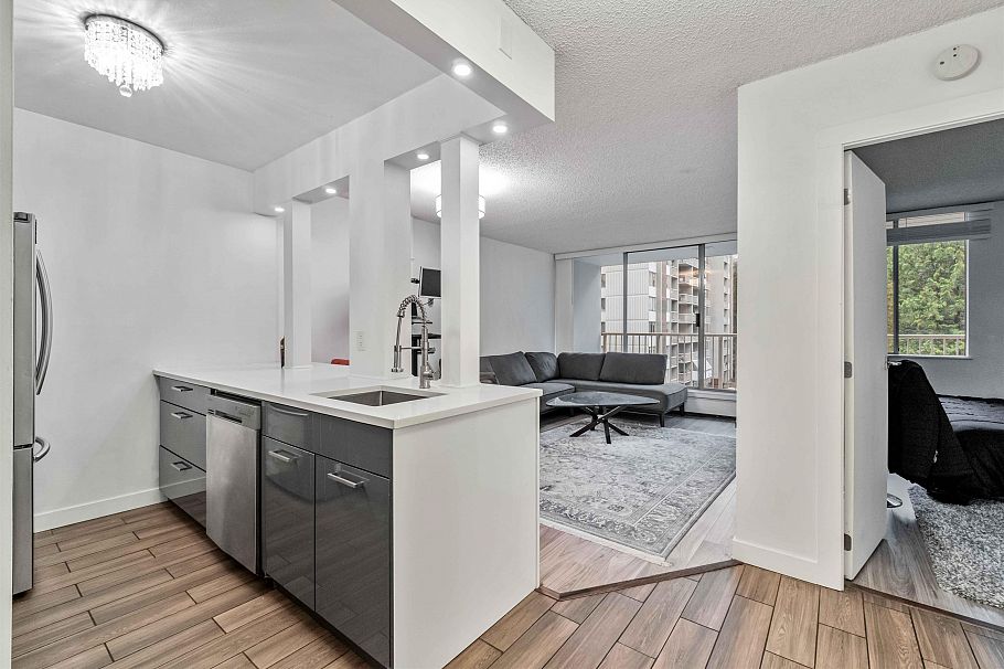 506 2004 Fullerton Avenue North Vancouver, BC - 1