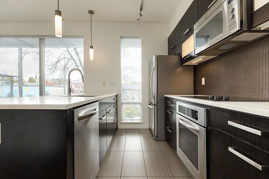 218 3333 Main Street Vancouver, BC - 4