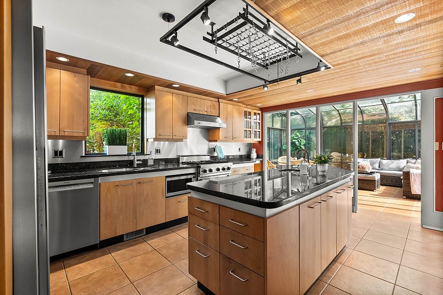 5588 Olympic Street Vancouver, BC - 10