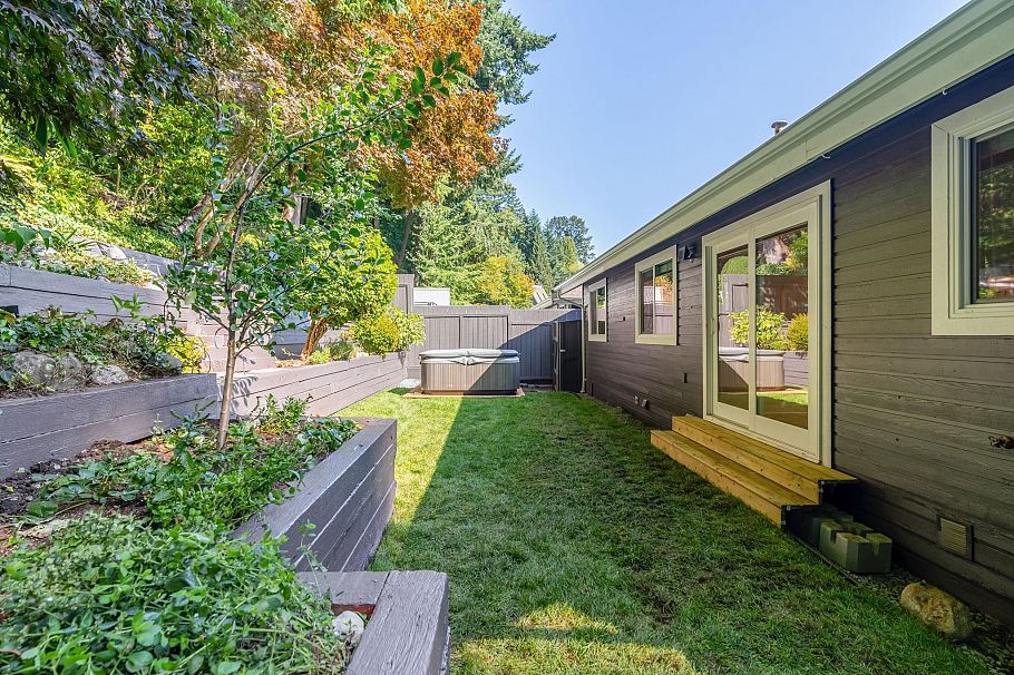 625 Seymour Court North Vancouver, BC - 35