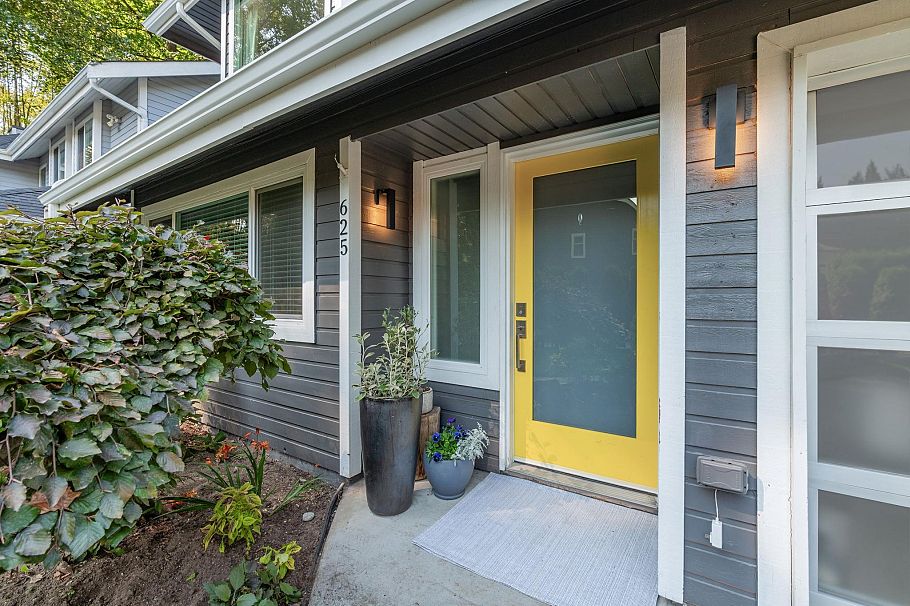 625 Seymour Court North Vancouver, BC - 2