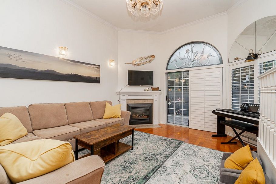 109 216 E 6th Street North Vancouver, BC - 1