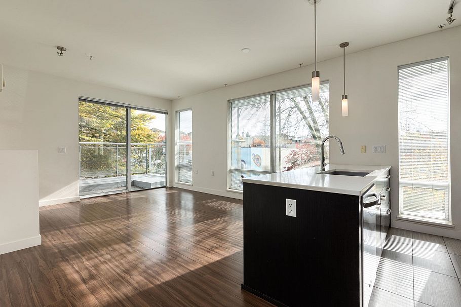 218 3333 Main Street Vancouver, BC - 5