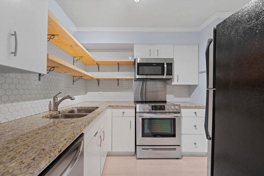 203 1665 Arbutus Street Vancouver, BC - 2