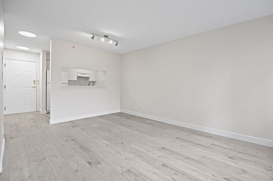 311 3489 Ascot Place Vancouver, BC - 2