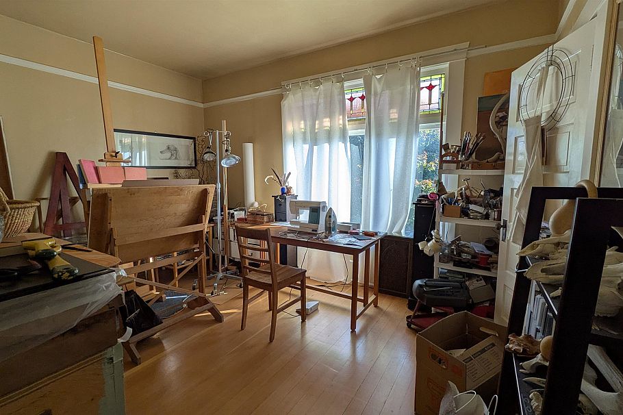 345 W 11th Avenue Vancouver, BC - 9