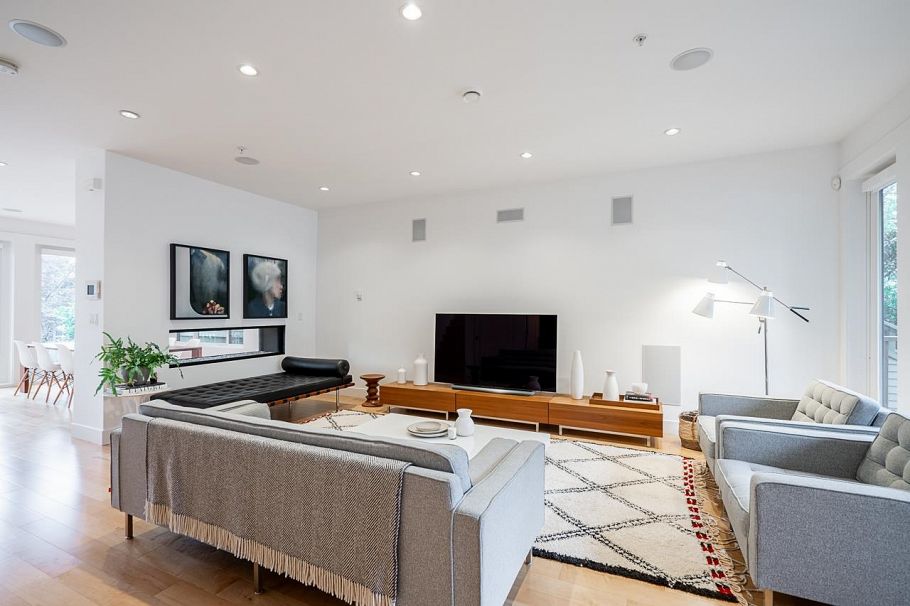 33 E 22nd Avenue Vancouver, BC - 4