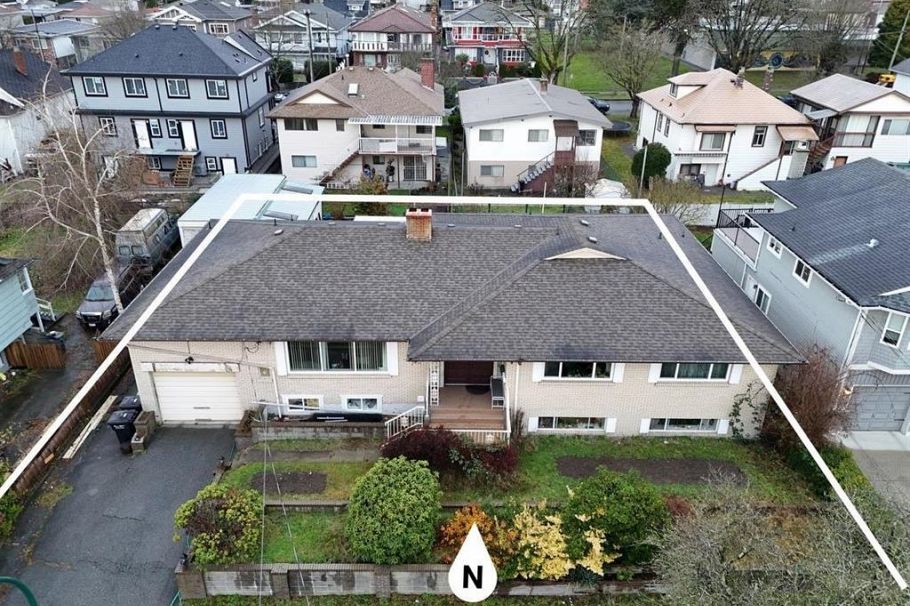 753 E 55th Avenue Vancouver, BC - 3