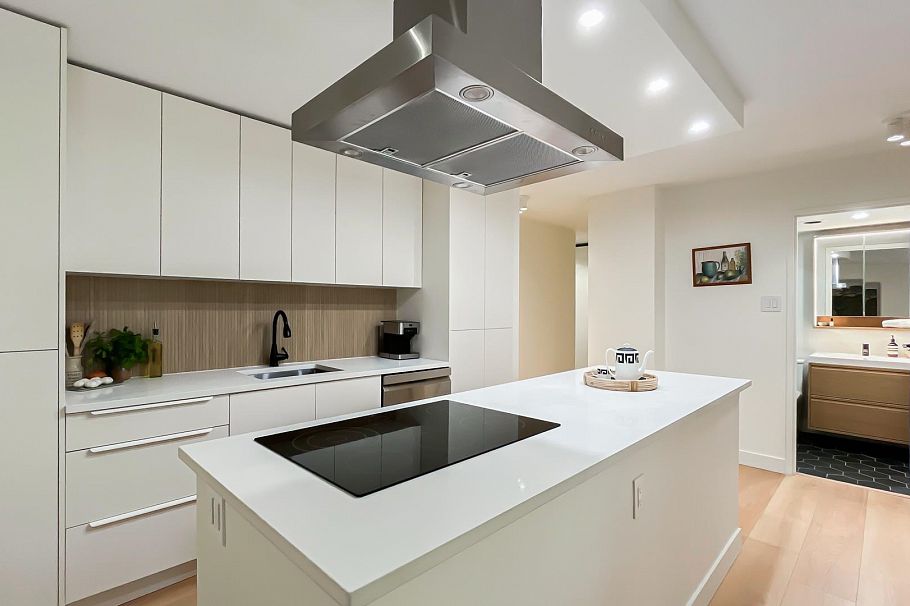 102 2016 Fullerton Avenue North Vancouver, BC - 1