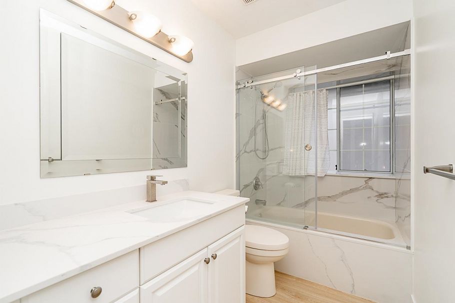 109 216 E 6th Street North Vancouver, BC - 22