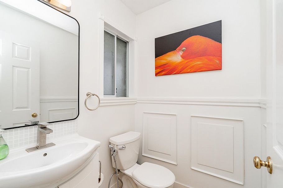 109 216 E 6th Street North Vancouver, BC - 12